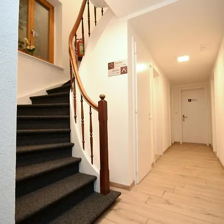 Bruenig Lodge אכסניה